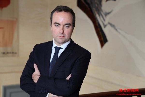 马克龙任命防长勒科尔尼担任法国总理