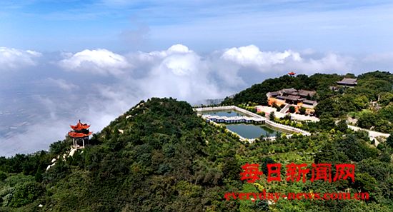 万荣：雨后孤峰山 景美如画