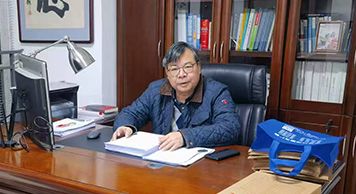 一位颇具哲人气质的特区律师